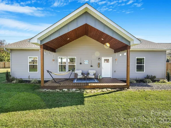 41 Utah Mountain Rd, Waynesville, NC 28785