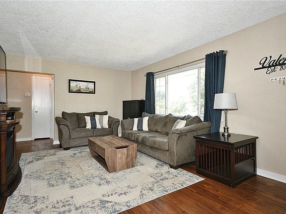 5th image of 1937 Berkwood Dr