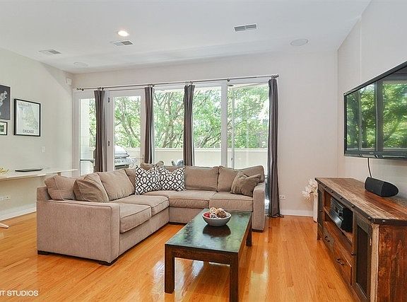 2nd image of 935 N Wolcott Ave APT 201