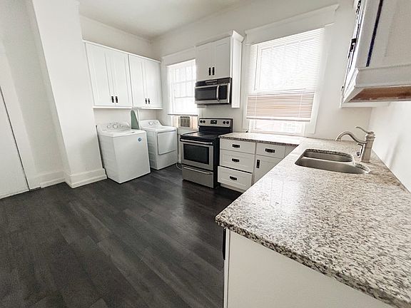 3rd image of 3106 Vanderbilt Pl