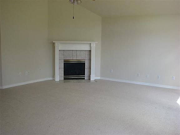4th image of 213 Summer Breeze Dr