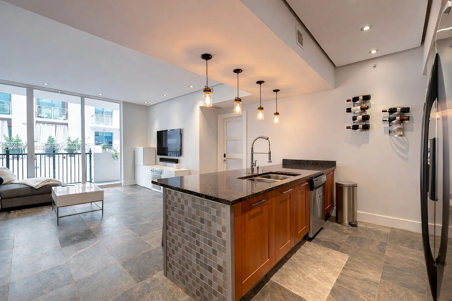 2 bed, 2.0 bath, 970 sqft, $3,800 — Photo 1