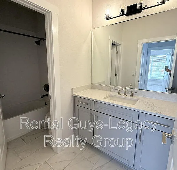 409 Crestview Dr — Photo 10