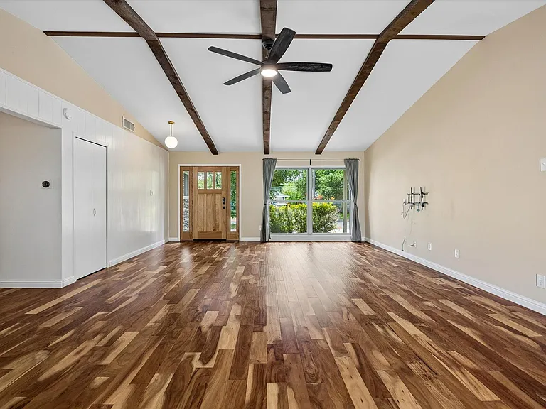 1902 Wooten Dr — Photo 4