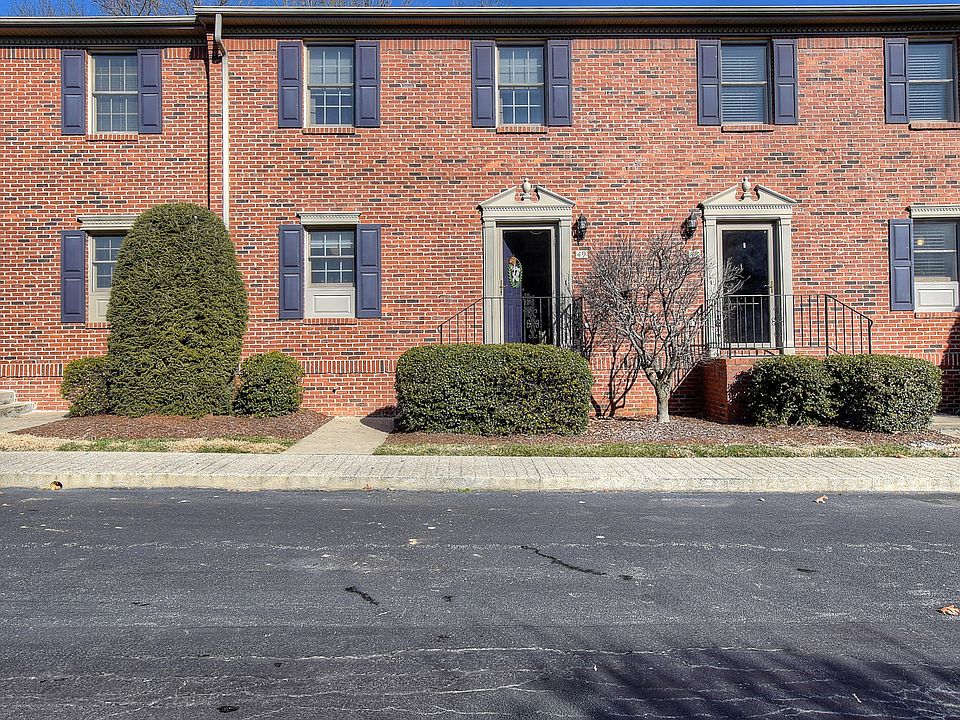 1st image of 49 Oak Leaf Cir #49