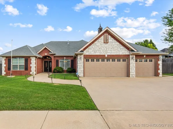 5722 Woodland Rd, Bartlesville, OK 74006
