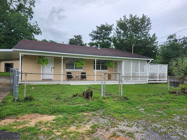 1st image of 208 Deer Ave
