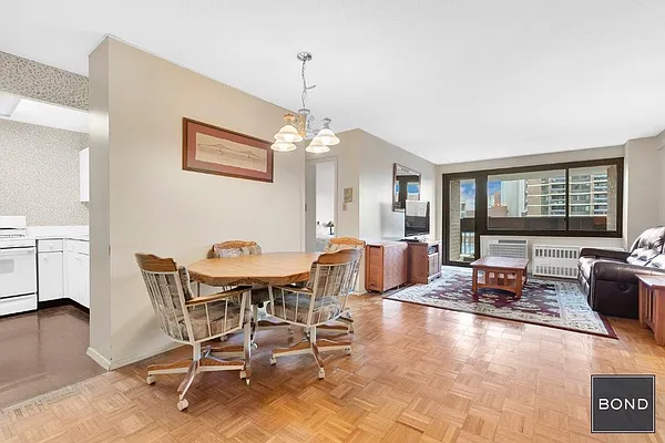 Sold by Bond New York | media 8