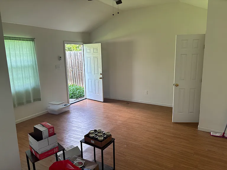 331 Waxwood Ln — Photo 5