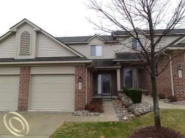 7053 Magnolia Ln #1, Waterford, MI 48327