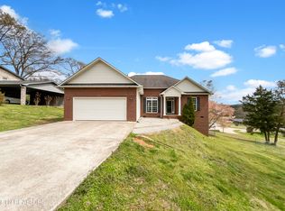 1688 Hardin Dr, Lenoir City, TN 37772