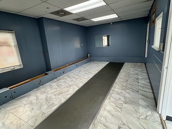 5th image of 1313 E Washington Ave #1