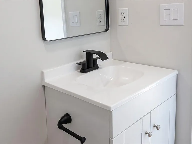 520 E Juanita St — Photo 30