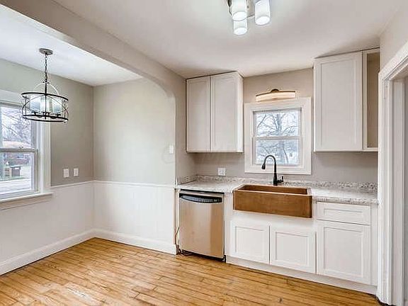 5th image of 902 E High St