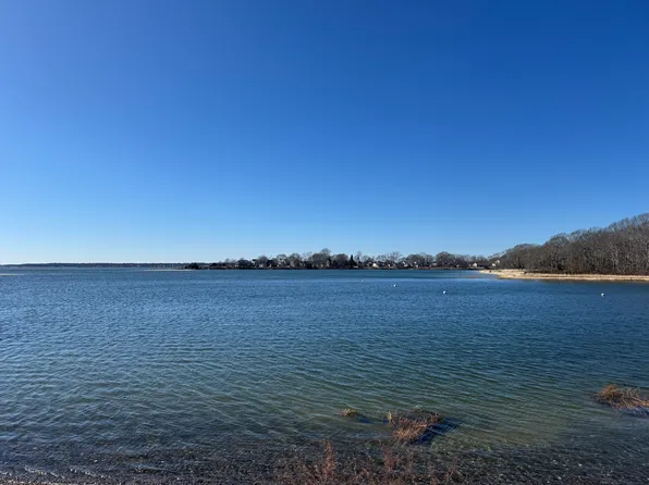 215 Ottawa Ave APT 215, Warwick, RI 02889