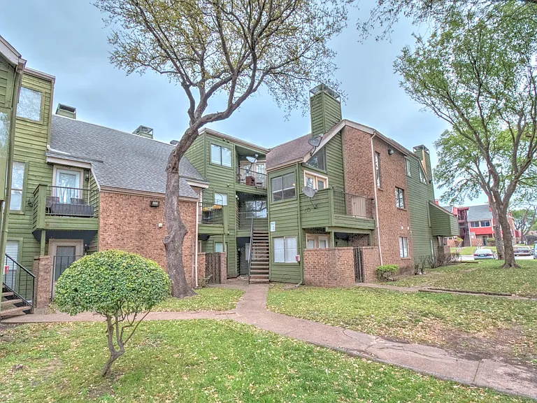 9831 Walnut St #209 — Photo 18