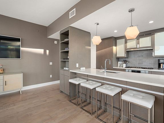 5th image of 100 Lovejoy Wharf Unit 11D