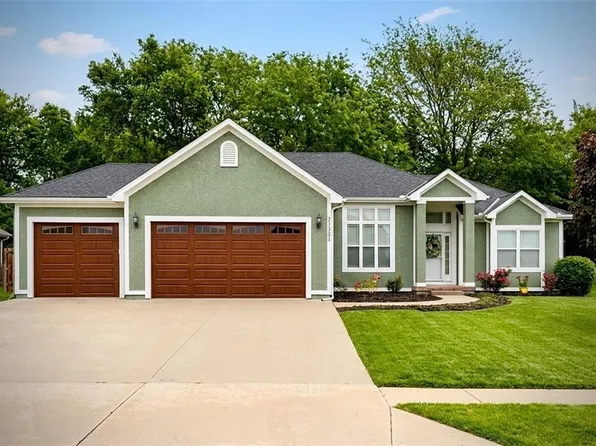 21301 Noble St, Spring Hill, KS 66083