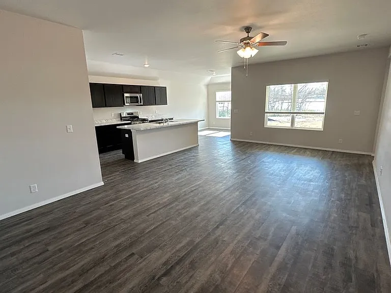 8307 E Queens St — Photo 9