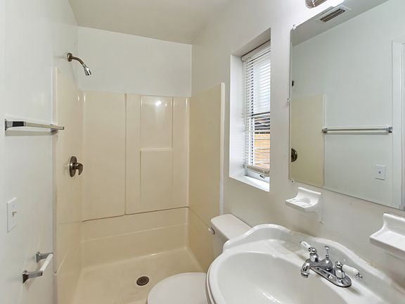 4th image of 29 W 21st St