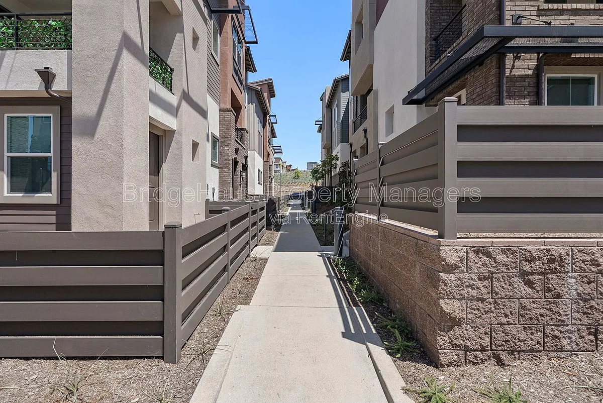 Building Photo - 418 Caliper Way