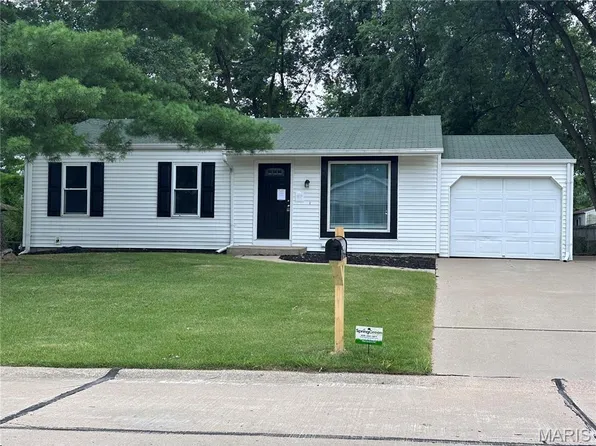 504 Woodcrest Blvd, O'Fallon, MO 63368