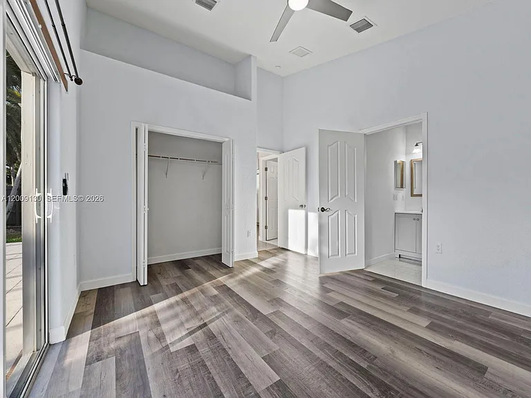 704 SE 14th Pl — Photo 10