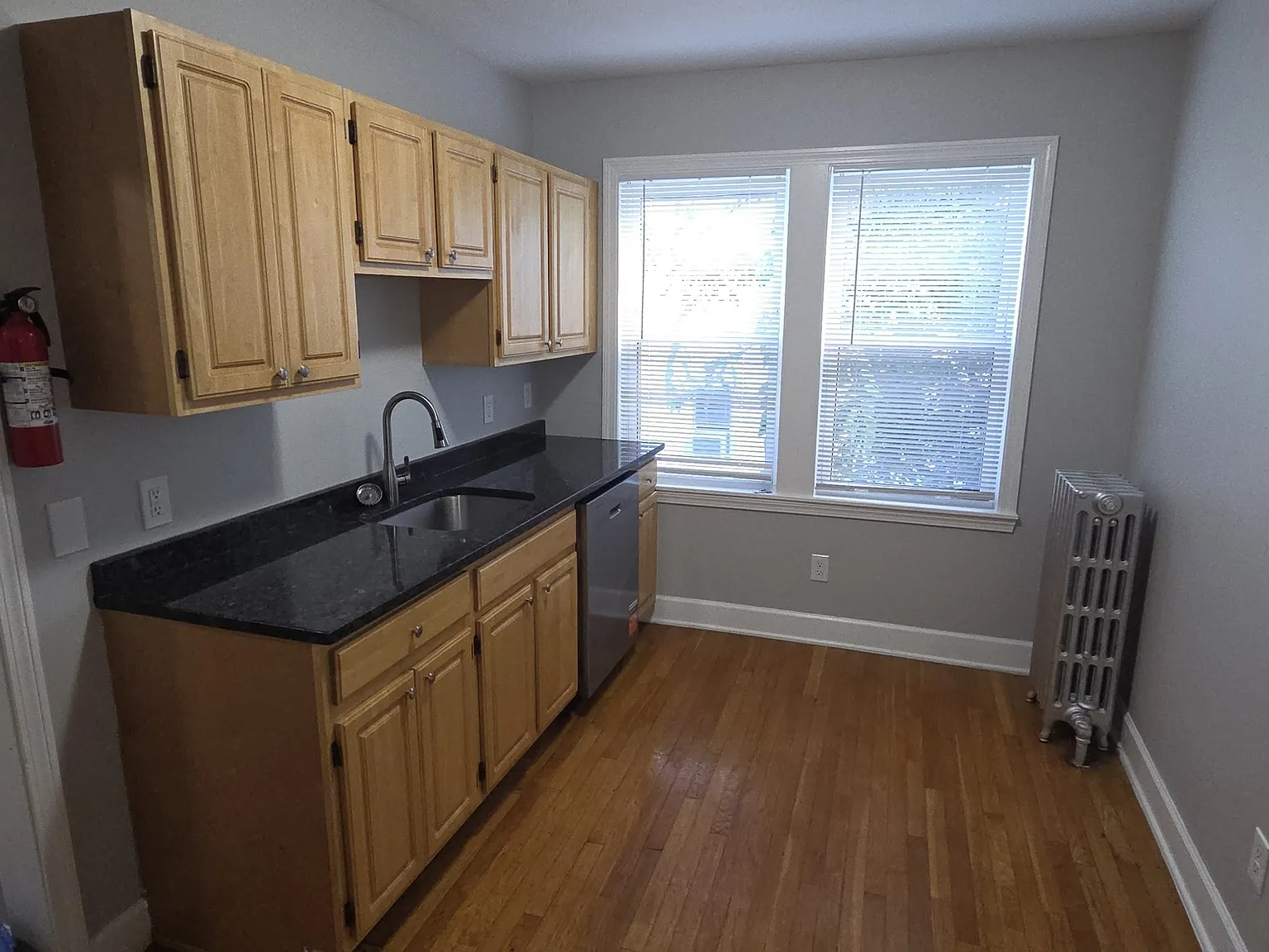 2 bed, 1.0 bath, 900 sqft, $2,500 — Photo 2