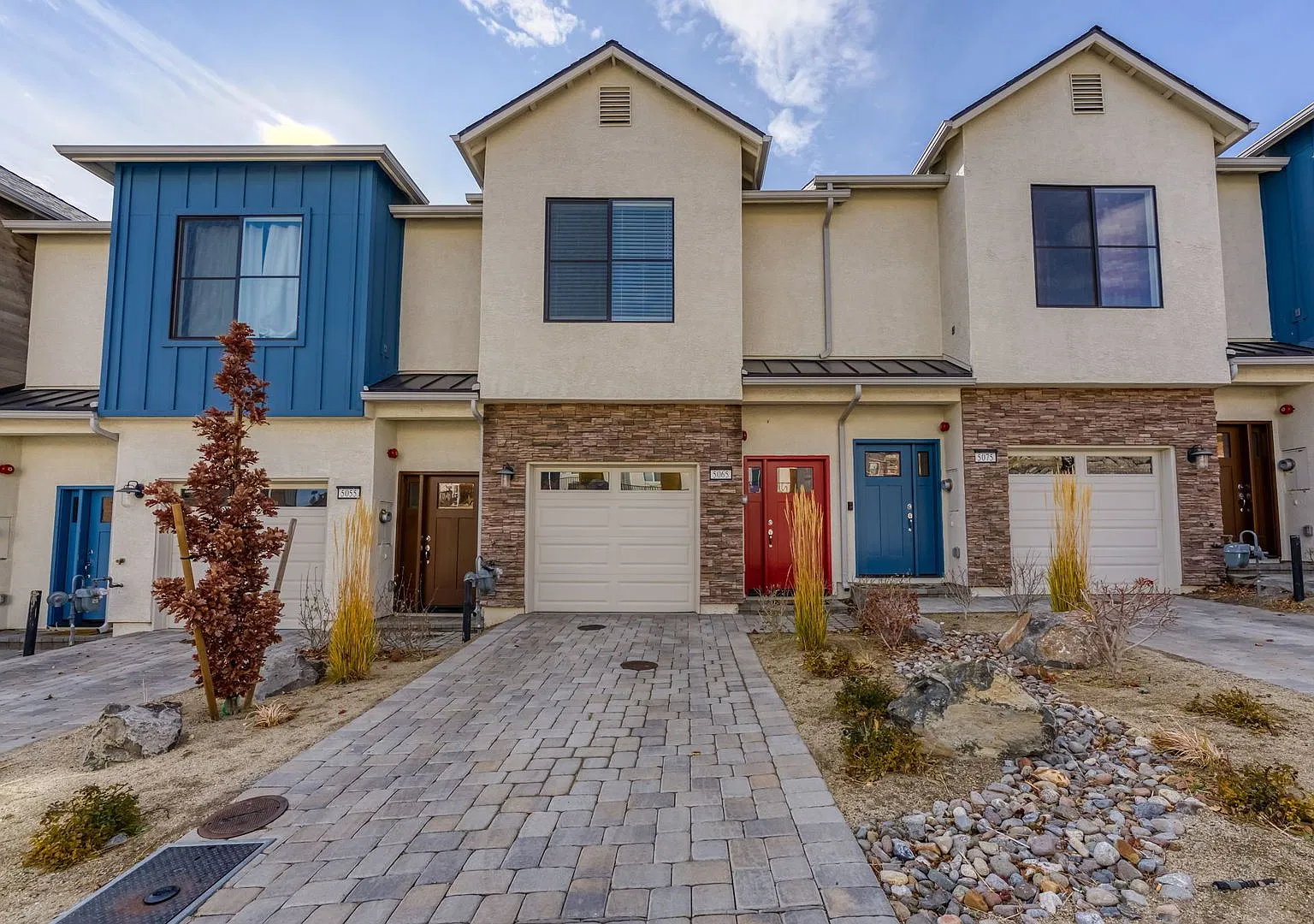 Fully Furnished Townhome With Utilities Included And Flexible Lease Options Available. — Photo 2