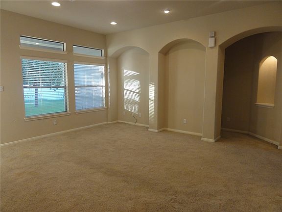 5th image of 1609 Hill Country Dr
