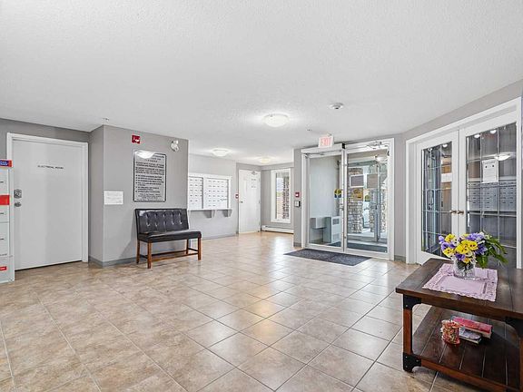 4th image of 3 Broadway Rise #310