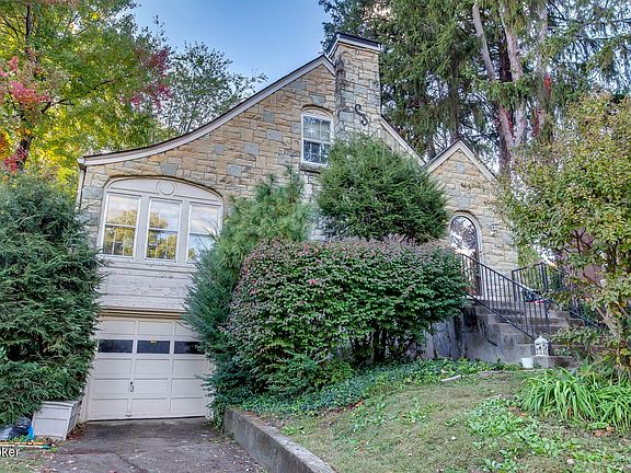 3rd image of 2078 Lakeside Dr