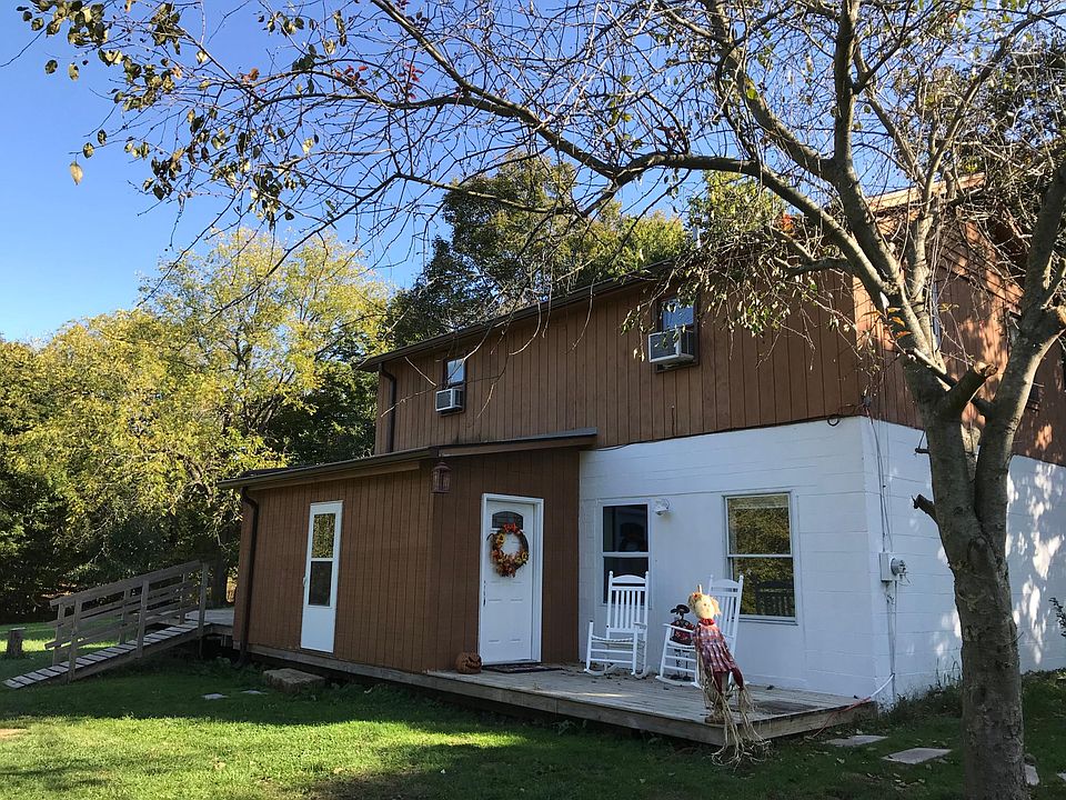 Front deck 17' x 7'3".