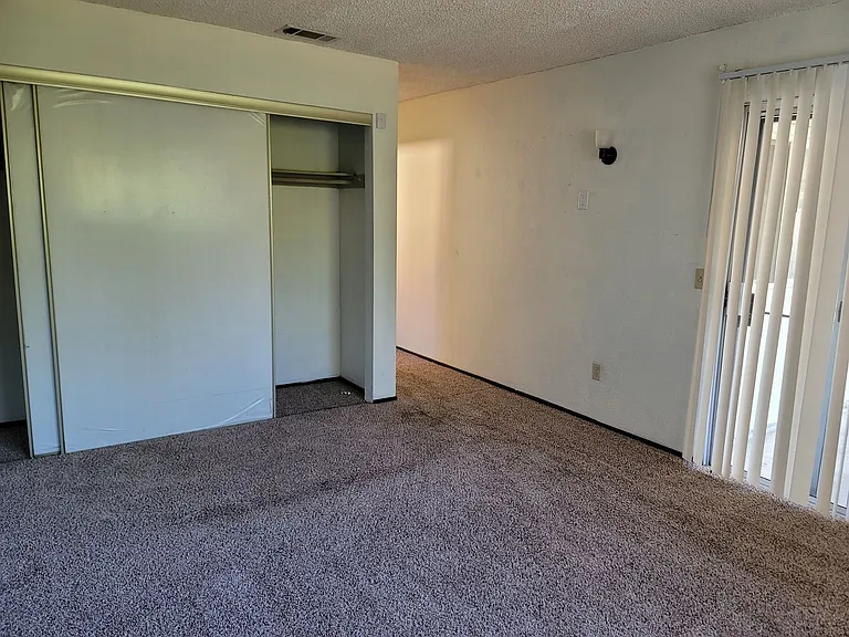 1031 Fallbrook Dr — Photo 18