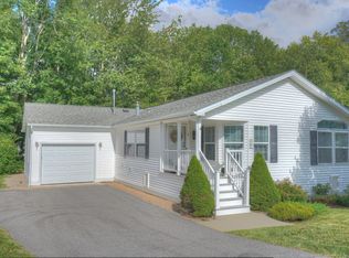 6 Cliff Rd, Ledyard, CT 06339