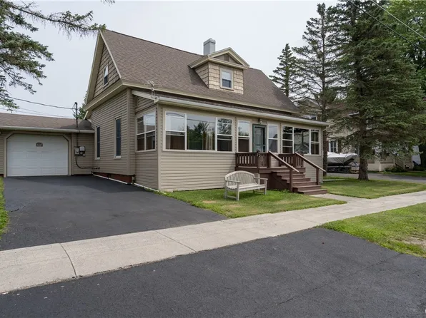 207 Saint Lawrence Ave E, Brownville, NY 13615