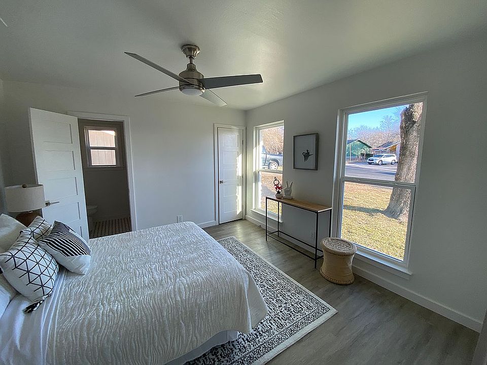 2nd image of 5500 Village Ln