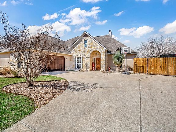 4th image of 614 Persimmon Ct