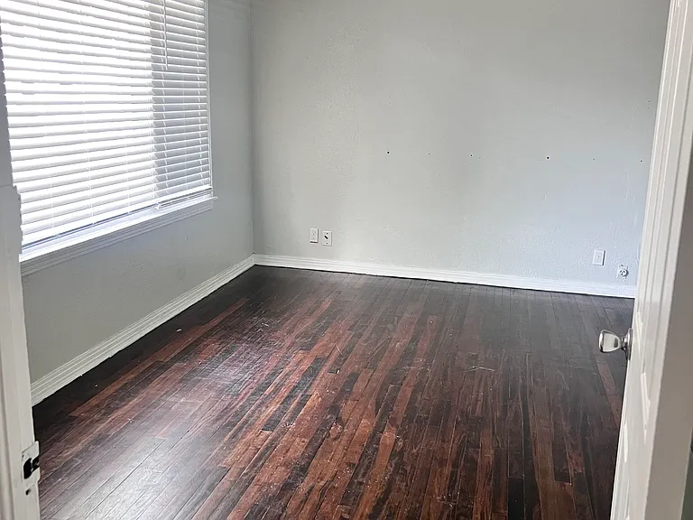 2560 S University Dr — Photo 15