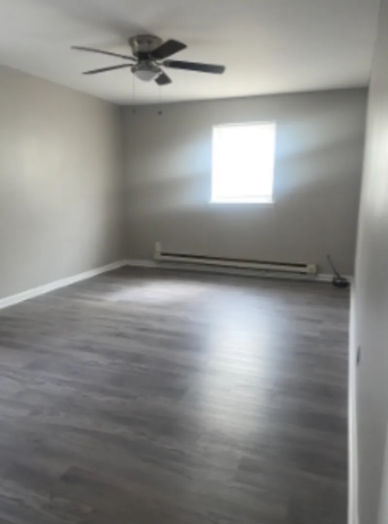 105 Lincoln Street — Photo 3