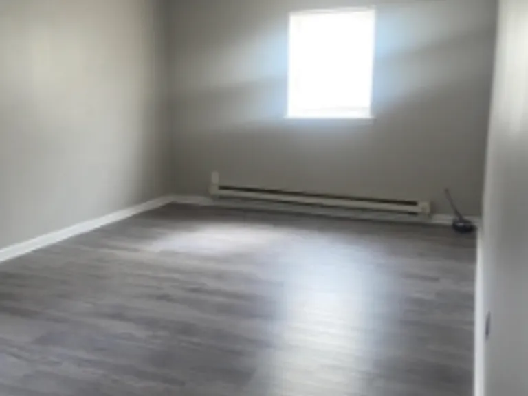 105 Lincoln St — Photo 3