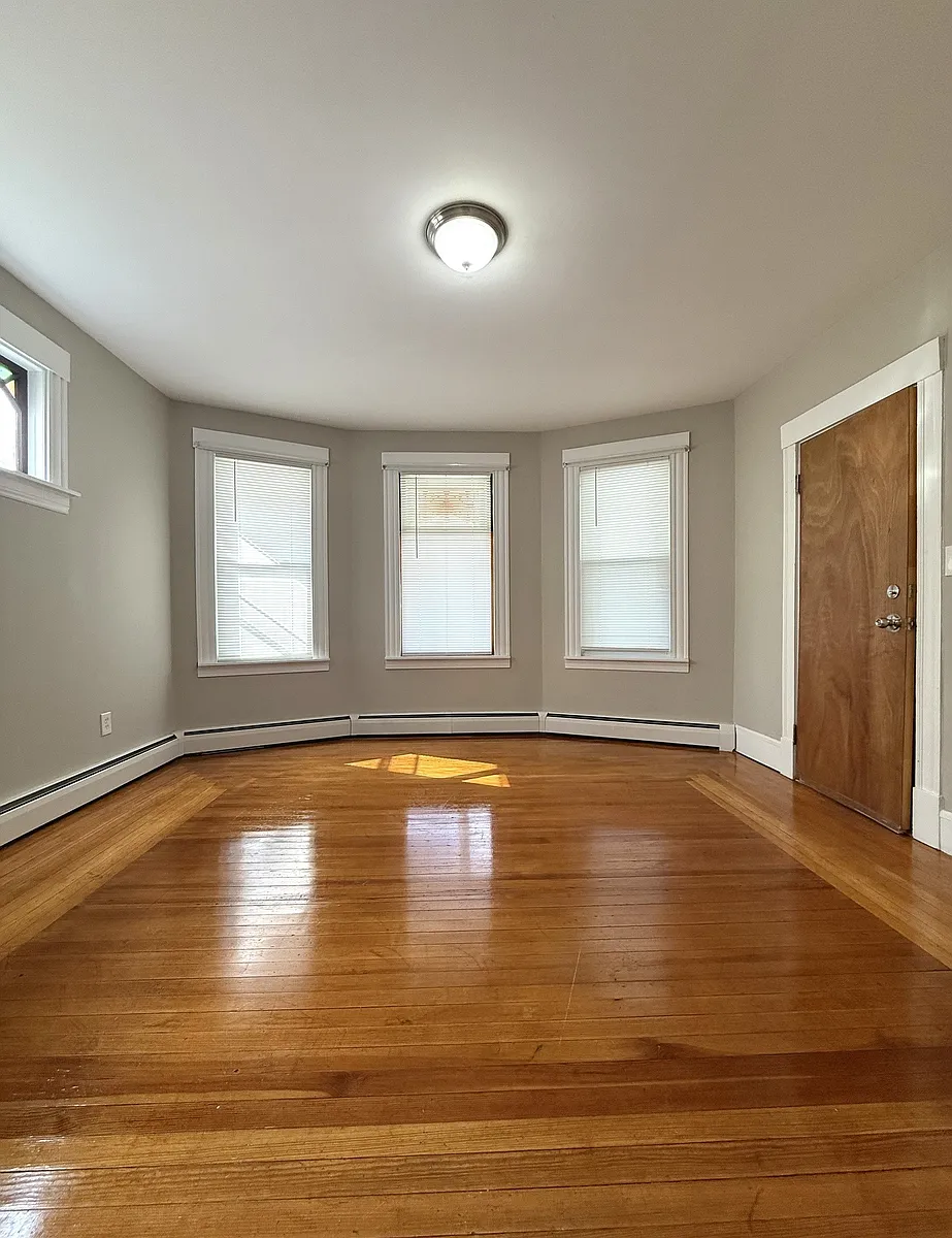Building Photo - 145 Smith St #1