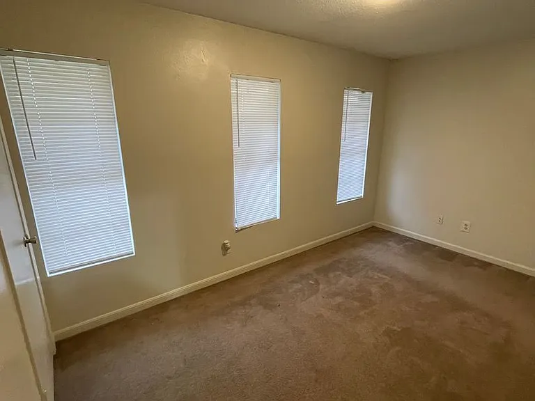 200 Loire Ave — Photo 11