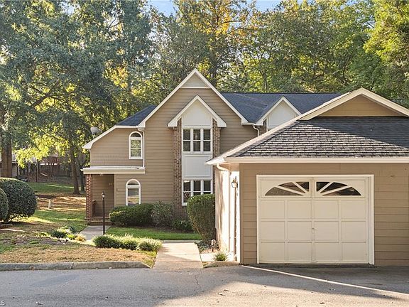 2nd image of 4564 Fernhaven Cir