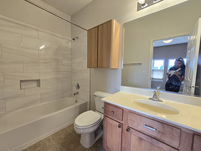 1844 N Lockwood Ave #B — Photo 4