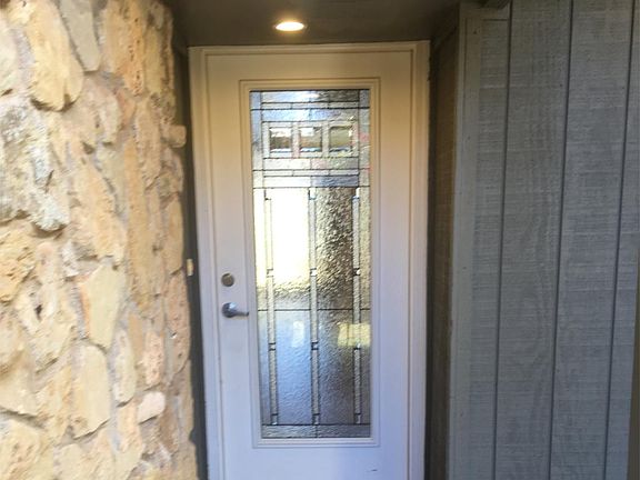 3rd image of 1614 Oakwood Dr