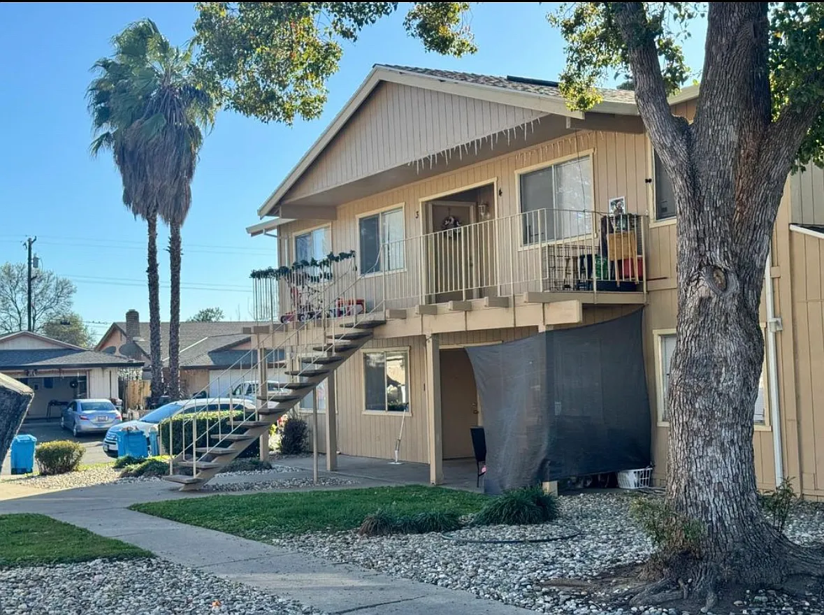 2 bed, 850 sqft, $1,700 — Photo 1