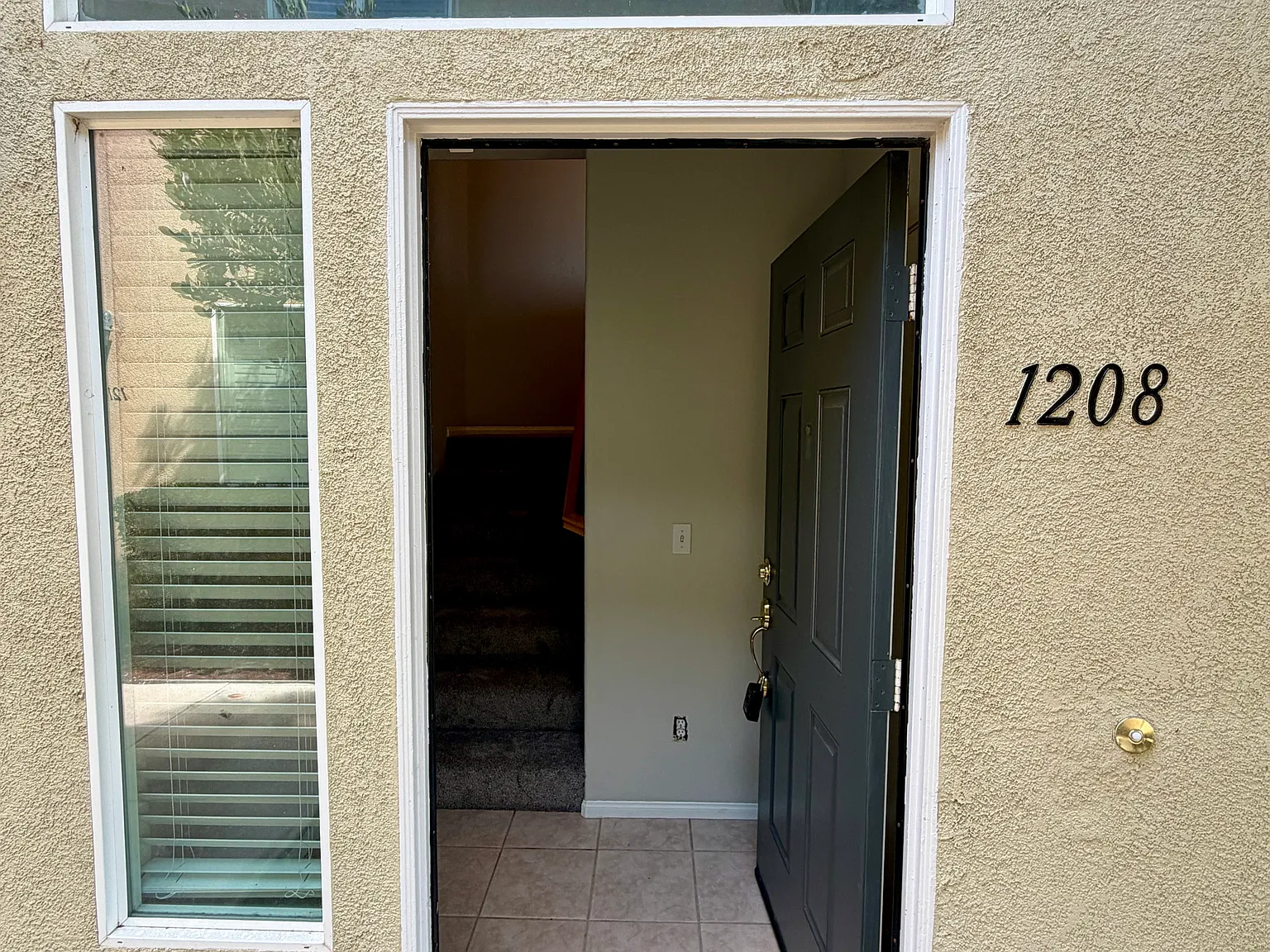 2 bed, 1039 sqft, $3,000 — Photo 1