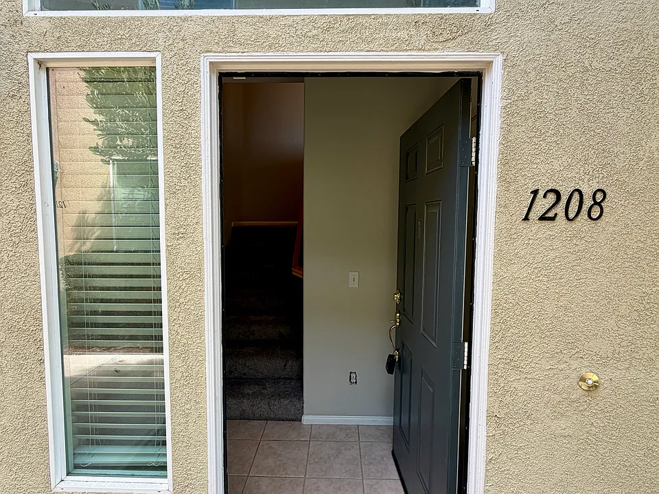 1208 Stagecoach Trail Loop