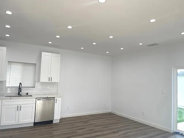 6427 Rhodes Ave — Photo 45